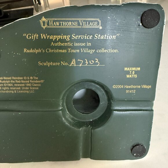Hawthorne Village - "Gift Wrapping Service Station" Piece - Picture 8 of 9